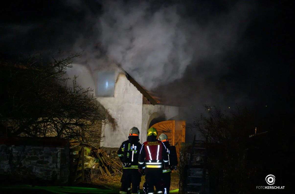 Nächtlicher Brand in Altenberg bei Linz