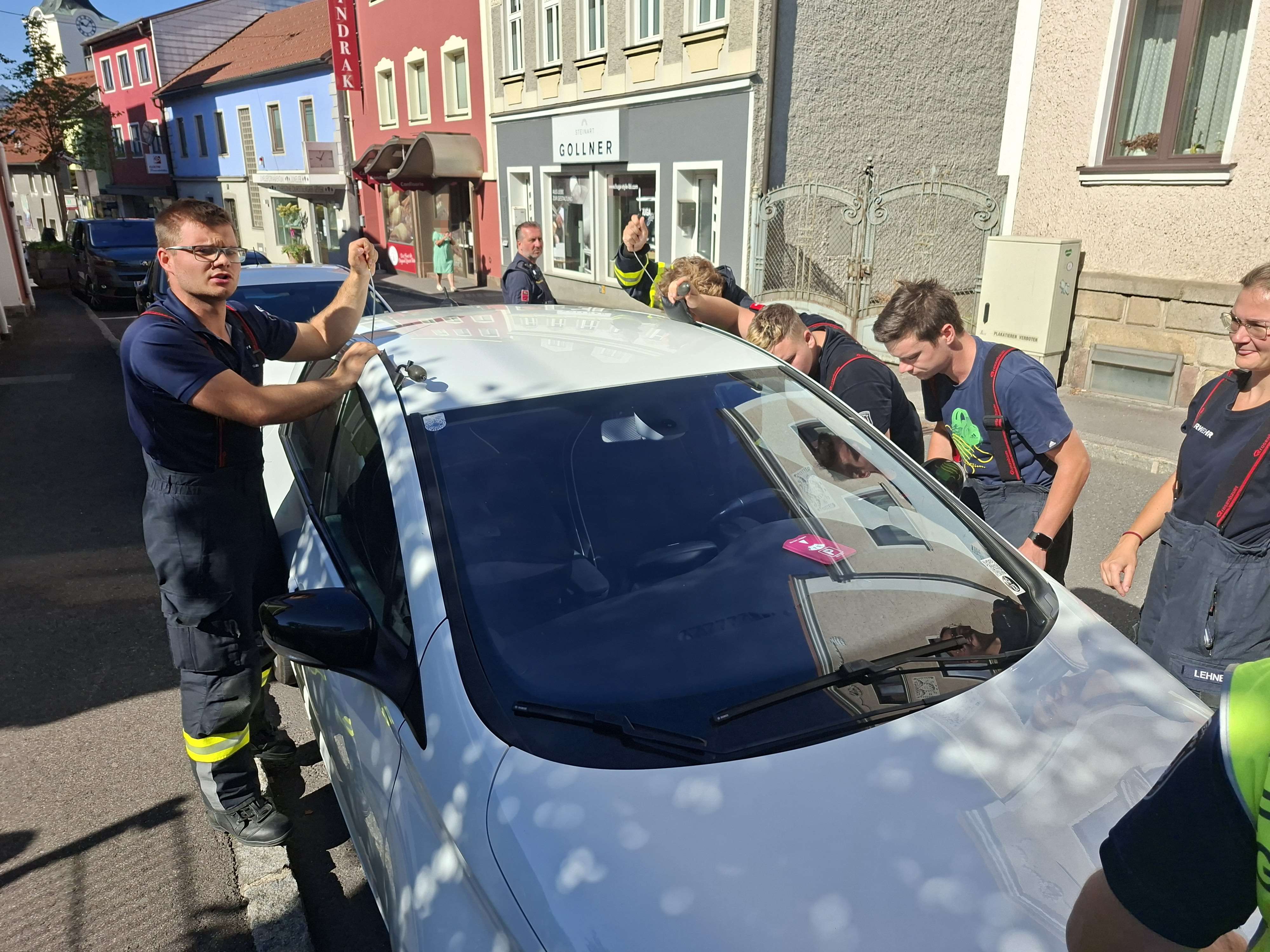 Türöffnung versperrtes KFZ
